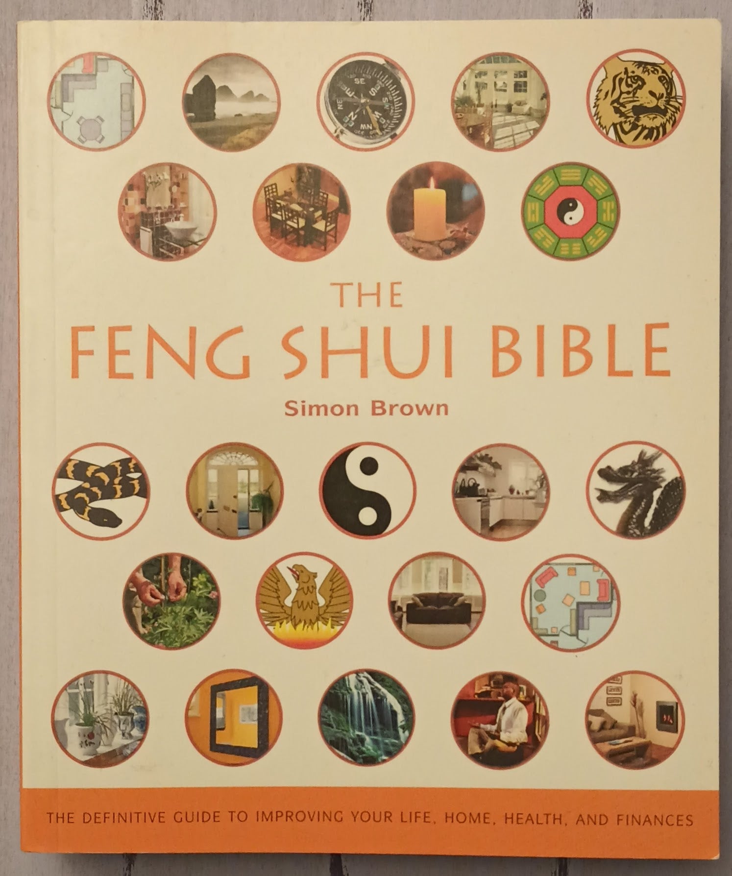  The Feng Shui Bible: The Definitive Guide to Improving