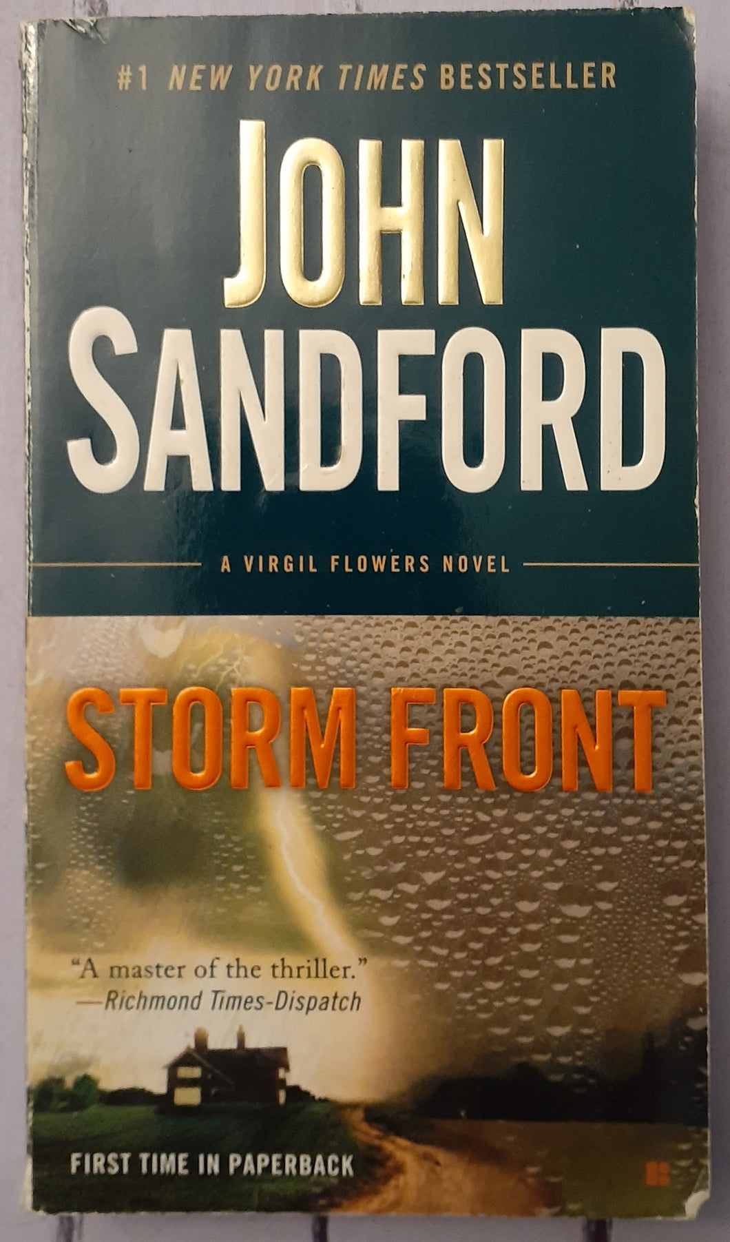 Storm Front - A Virgil Flowers Novel
