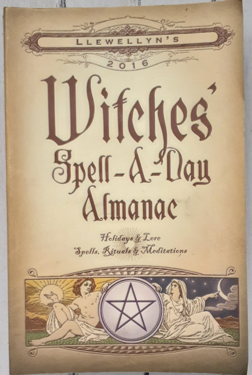 Llewellyn's 2016 Witches' Spell-A-Day Almanac: Holidays and Lore, Spells, Rituals and Meditations