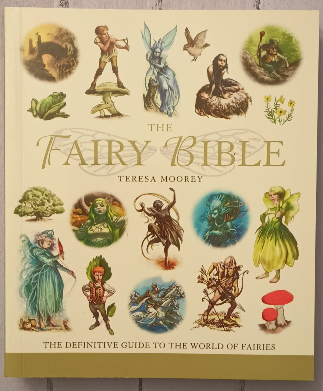 The Fairy Bible: The Definitive Guide to the World of Fairies