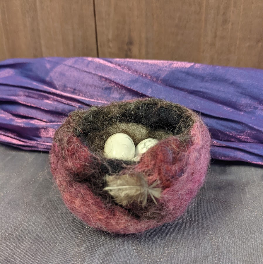 Howlite Mini Egg Nest